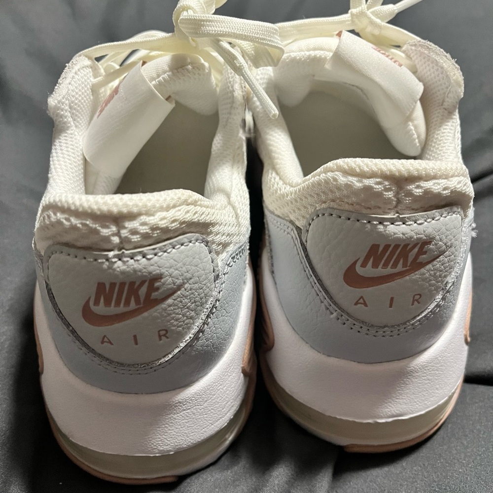 Nike Women's Air Max Excee Sneakers Size 7- White and Pink - Picture 4 of 6